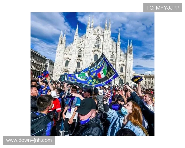 亚特兰大球迷远征比萨，客场看台横幅致敬传奇主帅