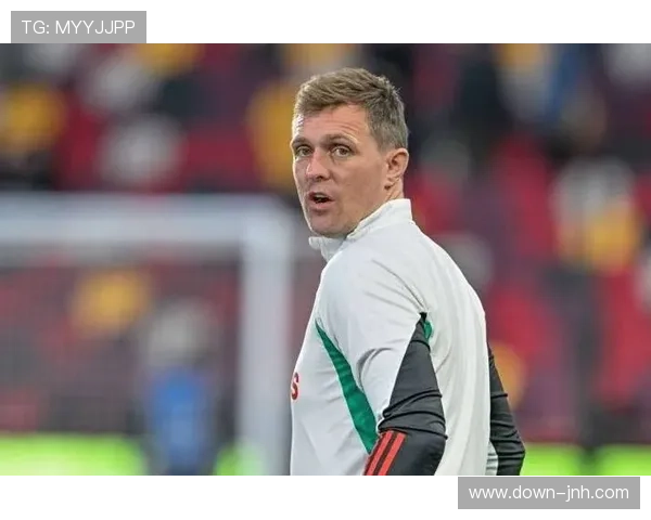 曼联临时主帅弗莱彻变阵4231，谢什科突前